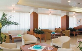 Hotel Palace s bazénom v Bibione, severný Jadran, zájazdy autobusovou a individuálnou dopravou do Talianska CK TURANCAR