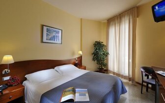 Hotel Palace s bazénom v Bibione, severný Jadran, zájazdy autobusovou a individuálnou dopravou do Talianska CK TURANCAR