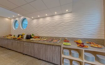 Hotel Kamenec Kiten - reštaurácia - letecký a autobusový zájazd CK Turancar - Bulharsko, Kiten Hotel Kamenec Kiten - reštaurácia - letecký a autobusový zájazd CK Turancar - Bulharsko, Kiten