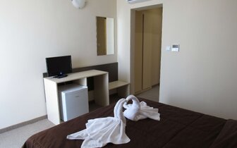 Hotel Kamenec - izba - letecký a autobusový zájazd CK Turancar - Bulharsko, Nesebar Hotel Kamenec - izba - letecký a autobusový zájazd CK Turancar - Bulharsko, Nesebar