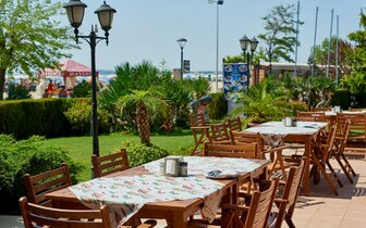 Sentido Bellevue Beach - terasa - letecký a autobusový zájazd - Bulharsko, Slnečné pobrežie Sentido Bellevue Beach - terasa - letecký a autobusový zájazd - Bulharsko, Slnečné pobrežie
