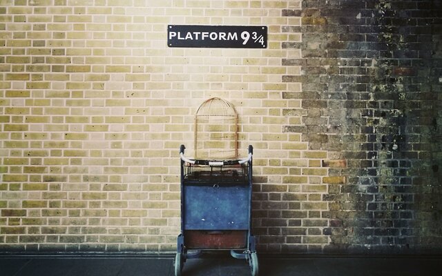 Ck Turancar, Letecký poznávací zájazd, Veľká Británia, Londýn pre čarodejníkov, stanica King's Cross, nástupište 9 a 3/4, Harry Potter