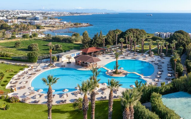 Hotel Kresten Palace - bazén a pláž - letecký zájazd CK Turancar - Faliraki, Rodos