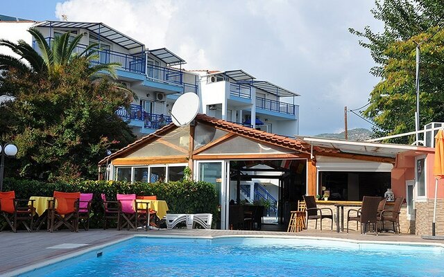Aparthotel Marialena - bazén - letecký zájazd CK Turancar - Grécko, Thasos,Potos
