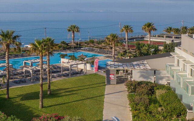Hotel Akti Palace -  letecký pohľad na hotel a bazény - zájazd CK Turancar - Kardamena, Kos