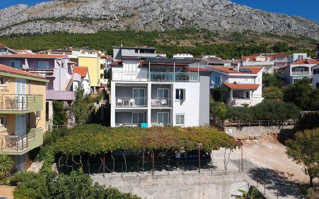 Villa Lana - apartmánový dom - autobusový zájazd CK Turancar - Chorvátsko, Omiš, Nemira