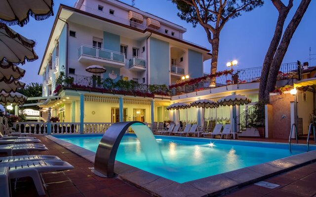 Villa dei Fiori v letovisku Viserbella - Rimini - dovolenka autobusovou a individuálnou dopravou CK TURANCAR