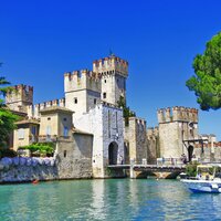 Autobusový poznávací zájazd, Taliansko, Okruh severným Talianskom, Sirmione, hrad Scalinger