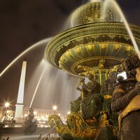 Autobusový poznávací zájazd Francúzsko Paríž Place de la Concorde fontána a egyptský obelisk