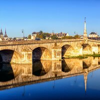 Autobusový poznávací zájazd Najkrajšie francúzske zámky Blois most cez rieku Loire