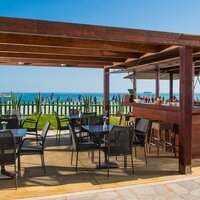 Grécko - Kréta - Hotel Bella beach-plážový bar-letecký zájazd CK Turancar-Kréta-Anissaras