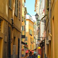 Autobusový poznávací zájazd Francúzska riviéra Nice uličky Starého mesta