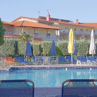 Letecký zájazd CK Turancar-Paralia-Hotel Grand Platon-bazén a budova hotela