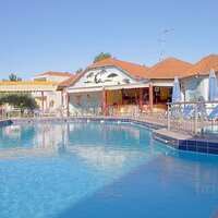 Letecký zájazd CK Turancar-Paralia-Hotel Grand Platon-bazén a bar pri bazéne