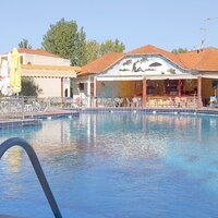 Letecký zájazd CK Turancar-Paralia-Hotel Grand Platon-bazén a bar pri bazéne