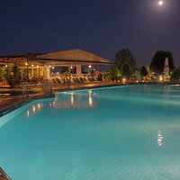 Letecký zájazd CK Turancar-Paralia-Hotel Grand Platon-bazén a bar pri bazéne