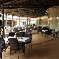 Hotel Tiara Beach, reštaurácia - vonkajšie sedenie -letecký zájazd CK Turancar, Bulharsko, Slnečné pobrežie