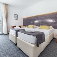 Hotel Punta - izba - Chorvátsko Vodice - autobusový zájazd CK Turancar