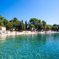 Hotel Centinera - pláž - autobusový zájazd CK Turancar - Chorvátsko, Istria, Pula