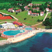Apartmány Polynesia - areál s bazénom - autobusový zájazd CK Turancar - Chorvátsko, Istria, Umag, Katoro 