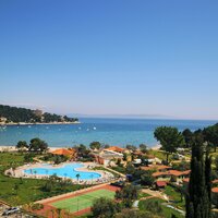 Hotel Narcis - areál s bazénom - autobusový zájazd CK Turancar - Chorvátsko, Istria, Rabac