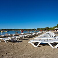Hotel Holiday - pláž - autobusový zájazd CK Turancar - Chorvátsko, Istria, Medulin
