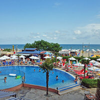 hotel Fiesta M - bazén -  letecký zájazd CK Turancar - Slnečné pobrežie