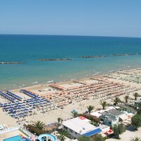 Hotel Mocambo - pláž - zájazd vlastnou dopravou CK Turancar - Taliansko - San Benedetto del Tronto - Palmová riviéra