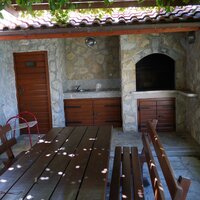 Apartmány Mateo - terasa na grilovanie - Chorvátsko Omiš Nemira - autobusový zájazd CK Turancar