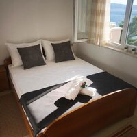 Apartmány Mateo - spálňa - Chorvátsko Omiš Nemira - autobusový zájazd CK Turancar