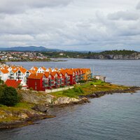 Autobusový poznávací zájazd Škandinávsky okruh Stavanger, typická architektúra Nórskeho pobrežia