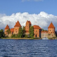 Autobusový poznávací zájazd, Pobaltie, Litva, ostrovný hrad Trakai