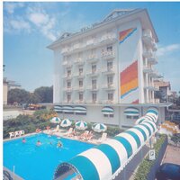 Hotel Maxiheron v Lido di Jesolo, zájazdy autobusovou a individuálnou dopravou CK TURANCAR