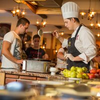 Hotel Družba - kuchári pri raňajkách - indivudálny zájazd CKTurancar - Slovensko, Demänovská Dolina