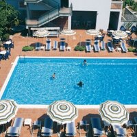 Bazén, hotel Leuco, San Benedetto del Tronto, letná dovolenka v Taliansku
