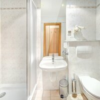 Hotel FIS - kúpeľňa - individuálny zájazd CK Turancar - Štrbské Pleso, Slovensko