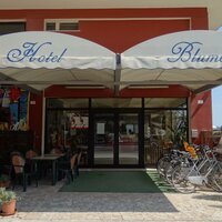 Hotel Blumen na pláži Rimini - Viserba, zájazdy autobusovou a individuálnou dopravou CK TURANCAR
