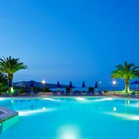 Hotel Elefteria-hotelový bazén-letecký zájazd CK Turancar-Kréta-Agia Marina