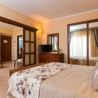 Hotel Theartemis Palace - suita s bočným výhľadom na more - letecký zájazd CK Turancar - Kréta, Rethymno