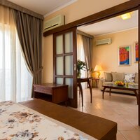 Hotel Theartemis Palace - suita s bočným výhľadom na more - letecký zájazd CK Turancar - Kréta, Rethymno