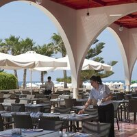 Louis Phaeton Beach - reštaurácia - letecký zájazd CK Turancar - Cyprus, Paphos