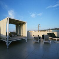 Hotel Dimitrios Beach - terasa na slnenie - letecký zájazd CK Turancar - Kréta, Rethymno