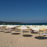 Hotel Queen Nelly - pláž - letecký a autobusový zájazd CK Turancar - Bulharsko, Primorsko
