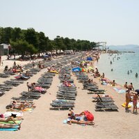 Hotel Nikola - pláž - autobusový zájazd CK Turancar - Chorvátsko - Vodice