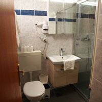 hotel Aurora - izba - autobusový zájazd CK Turancar - Chorvátsko - Podgora