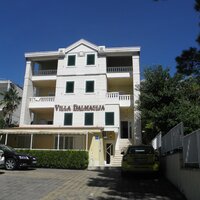 Vila Dalmacija - budova - autobusový zájazd CK Turancar - Chorvátsko - Makarska