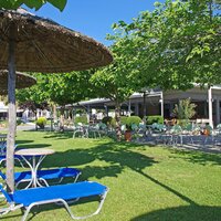 Hotel Sun Beach-Platamonas-Olympská riviéra-letecký zájazd CK Turancar-záhradný areál