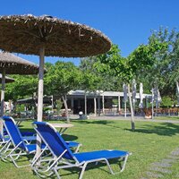 Hotel Sun Beach-Platamonas-Olympská riviéra-záhrada a beach bar-letecký zájazd CK Turancar-pláž