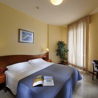 Hotel Palace s bazénom v Bibione, severný Jadran, zájazdy autobusovou a individuálnou dopravou do Talianska CK TURANCAR