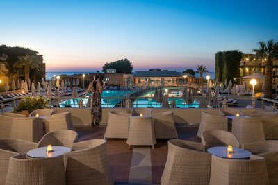 Grécko - Kréta - Hotel Bella beach-terasa-letecký zájazd CK Turancar-Kréta-Anissaras